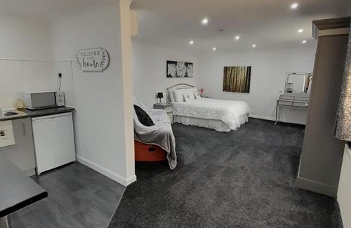 Goole House | riverside rooms at wheelgate house