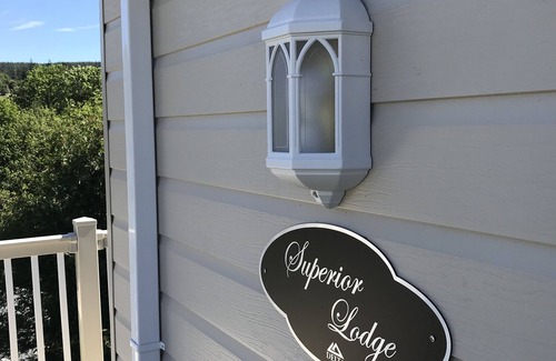 Rothbury Cabin | Riverside Rothbury Superior Lodge