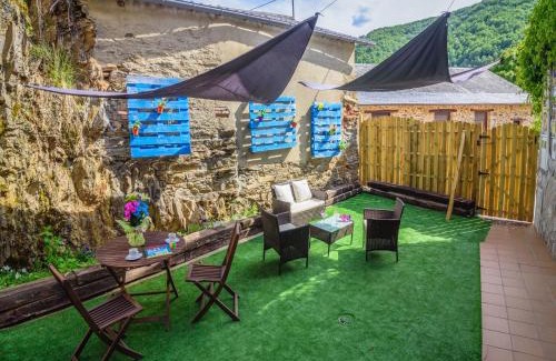 La Omanuela Apartment | Riverside Rustic Retreat