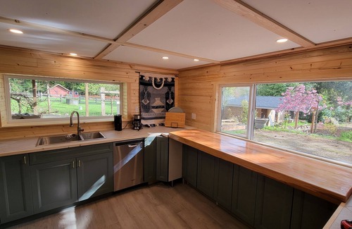 Lake Cowichan House | Riverside Squirrel Hut at The Fig and Filbert