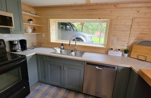 Lake Cowichan House | Riverside Squirrel Hut at The Fig and Filbert