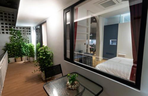 Daun Penh Apartment | Riverside Studio