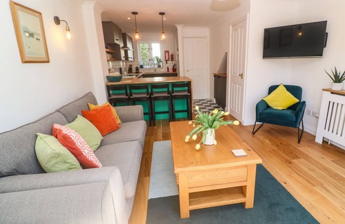 Mabe Cottage | 'RIVERSIDE' SUMMERCOURT, family friendly, with a garden in Penryn