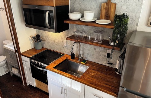 Verlot Cabin | Riverside Tiny House for 2