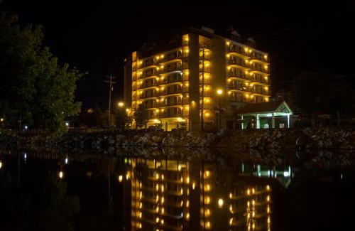 Pigeon Forge Hotel | Riverside Tower