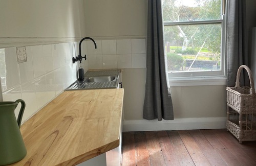 Toodyay Cottage | Riverside Town Centre Cottage and Garden