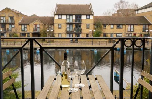 Island Gardens Apartment | Riverside View