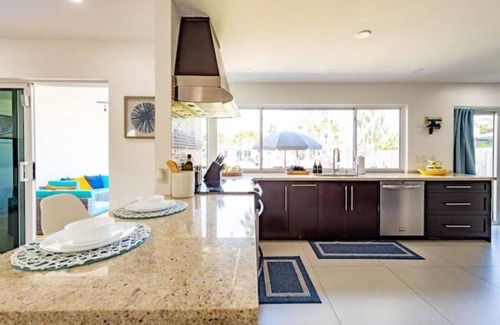Riverside Park House | Riverside View and Access w/Pool