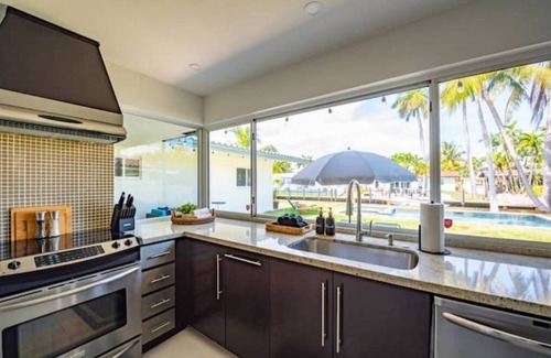 Riverside Park House | Riverside View and Access w/Pool