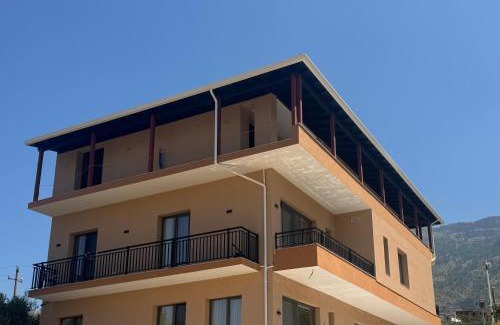 Tragjas Apartment | Riverside Villa