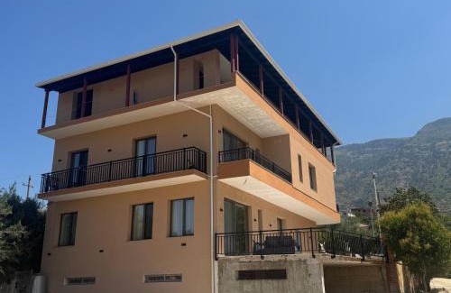 Tragjas Apartment | Riverside Villa