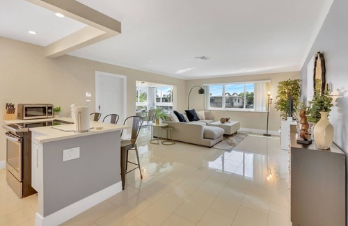 Pompano Beach Apartment | RiversideBright 3: Pompano Beach Retreat
