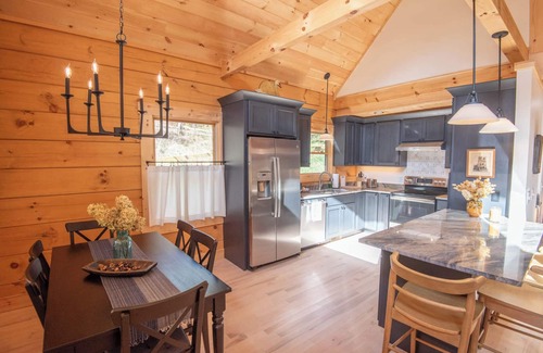 Warrensville Cabin | Riverstead Cabin - Riverfront + Wrap Around Porch + Smart TVs + Gas Fireplace + Hot Tub