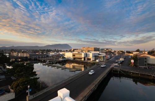 Seaside Hotel | Rivertide Suites