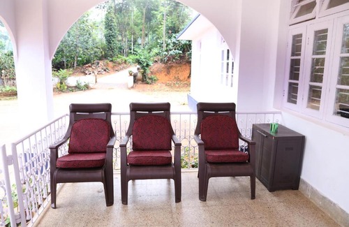 Kakabe House | Riverturns Estate Stay