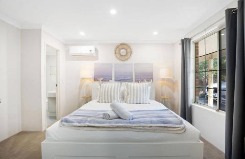 Rivervale House | Rivervale Family Retreat-optus,river,shops,crown