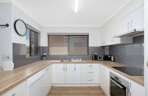 Forster Apartment | Riverview 1 - Modern. Coastal. Location