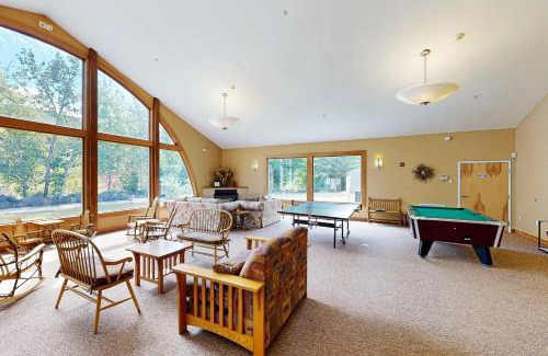 Lincoln Apartment | Riverview at Rivergreen
