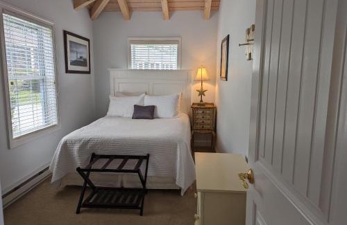 Edgecomb Apartment | Riverview cottage in Edgecomb Sheepscot Harbour Vacation Club Cottage #19