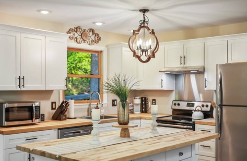 Great Cacapon Cottage | Riverview Cottage on the Cacapon where nature, and relaxation converge.