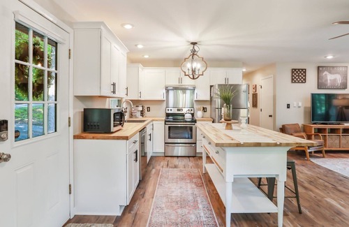 Great Cacapon Cottage | Riverview Cottage on the Cacapon where nature, and relaxation converge.