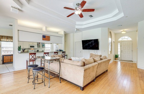 Riverview House | Riverview Home w/Screened Pool ~ 1 Mi to Marina!