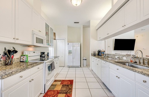 Riverview House | Riverview Home w/Screened Pool ~ 1 Mi to Marina!