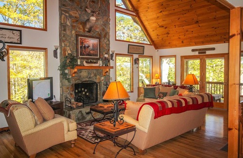 Piney Creek Cabin | RiverView Relaxation - Gorgeous Log Cabin W/Seasonal River Views