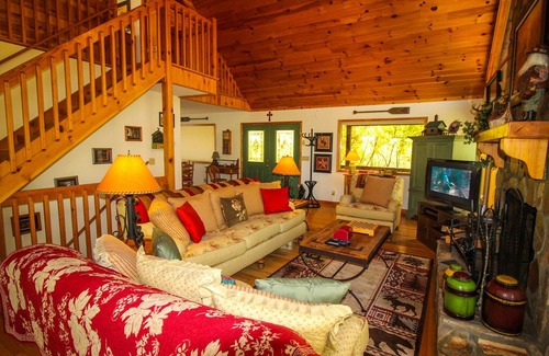 Piney Creek Cabin | RiverView Relaxation - Gorgeous Log Cabin W/Seasonal River Views