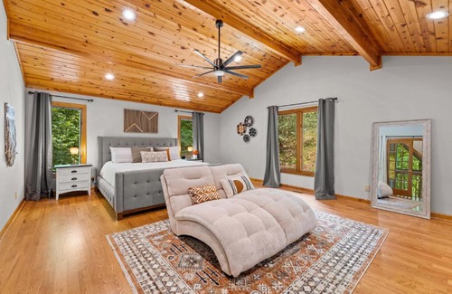 Dawsonville House | Riverview Retreat - Hot Tub, Pool Table