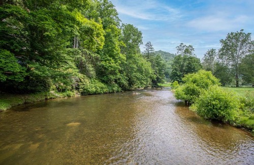 Sugar Grove House | Riverview Retreat