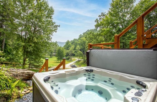Sugar Grove House | Riverview Retreat