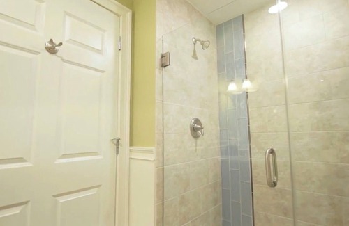 Lincoln Resort | Riverwalk at Loon Studio with Kitchenette and Balcony | Sleeps 4