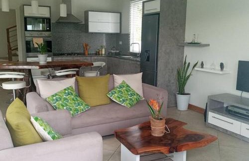 Saint Felix House | Riverwalk Villa
