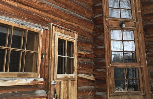 Moose Wilson Road Cabin | RIVERWOLF: CLEANEST LOG CABIN On Bike Path!!