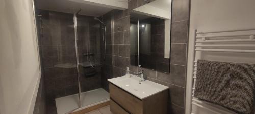 Burzet Apartment | Rives de Bourges