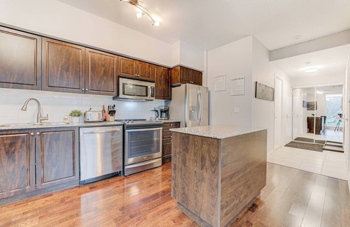 Downtown Toronto Apartment | RivetStays - The Peter Suites