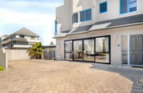 Mount Maunganui House | Riviera Retreat - in the heart of the Mount