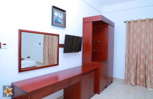 Kilinochchi Hotel | RJ Mahaal Hotel