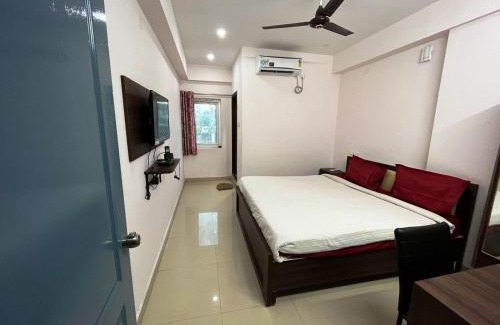 Serilingampally Hotel | RK LION ROYAL GRAND PG coliving