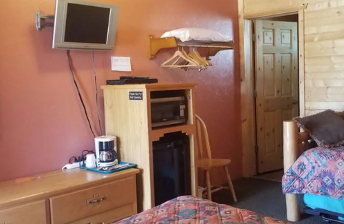 Aladdin House | RM# 5 Cozy rooms in a country setting