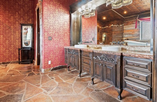 Hoback Junction House | RMR: Secluded 4BR Home with River and Valley Views
