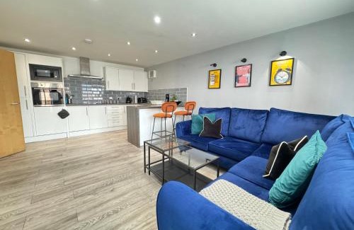 Walsall Apartment | RNM - Business Professionals Stay, Walsall City Centre, 2 Bedroom with ensuite and bathroom, Entire Place, Kitchen & Washroom with amenities, Smart Tv, Easy Access, Fast WiFi, Parking Nearby, Great transport links