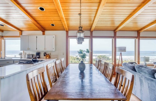 Roads End House | Roads End Ocean View Home with Hot Tub and Close to Beach!