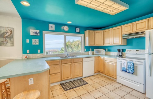 Roads End House | Roads End Ocean View Home Has Hot Tub, Second Living Area and Kids Playground!