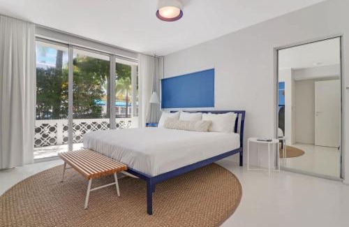 South Pointe Apartment | Roami at 250 Collins