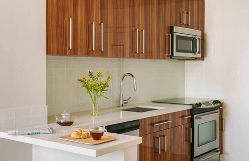 Central Business District House | Roami at Duncan Plaza | One Bedroom
