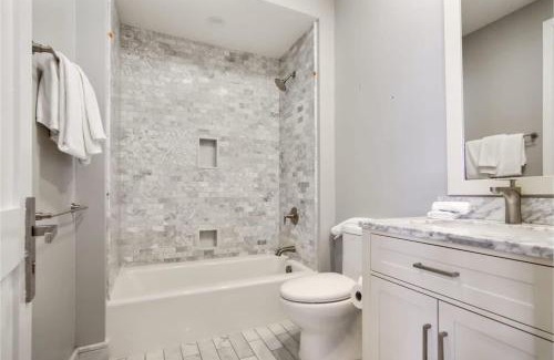 Central Business District Apartment | Roami at Factors Row
