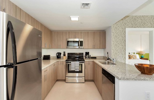 Coral Way Apartment | Roami at Grove 27 | Group Friendly | 5BR CMB #36