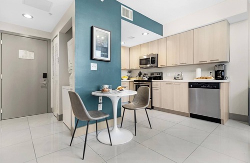 Brickell Apartment | Roami at Habitat Brickell | Gym | Combo #89